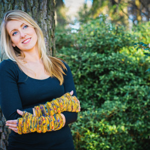 Prolix Mitts designed by Laura Nelkin and published in Knockout Knits