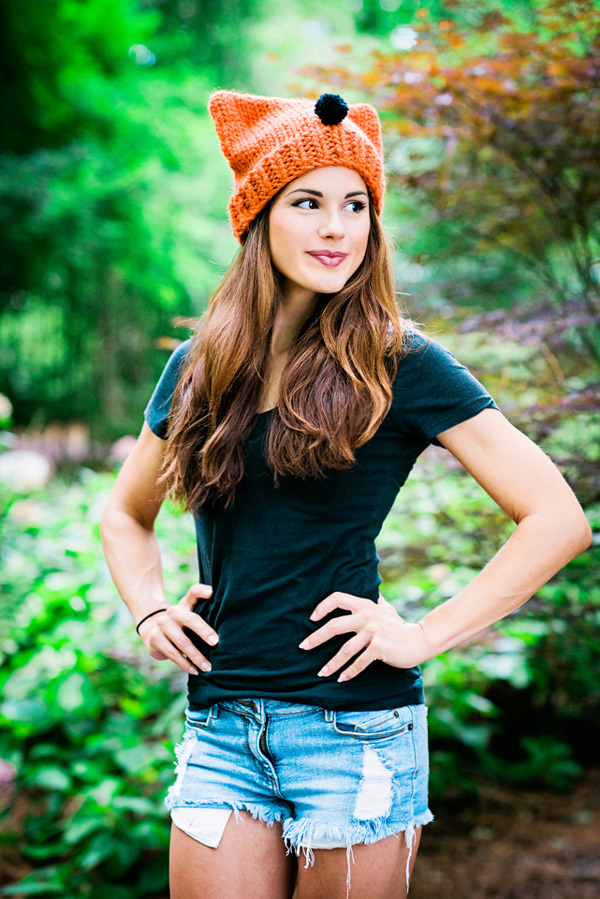 Try this easy hat Knitting Pattern. It's such a Cute Cat Hat and is Perfect for Fall. If you are looking for a great first hat to knit, this one is it!