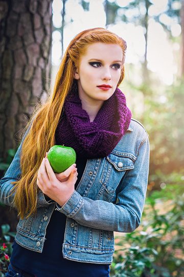 Learn how to knit a cowl. Instructions and video are provided to help you understand how to knit a cowl project. You will learn to knit in-the-round!