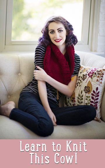 Learn to knit in the round. Make this beautiful chunky cowl by learning to knit in the round. The cowl is a free knitting pattern.